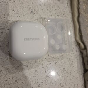 Samsung Galaxy FE White Wireless Earbuds
